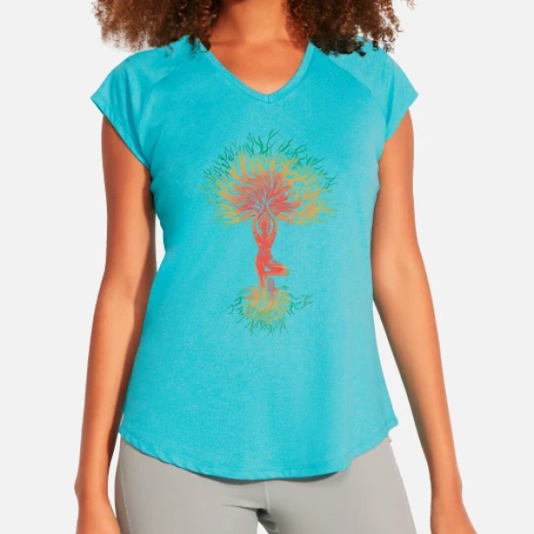 mujer en pose de yoga