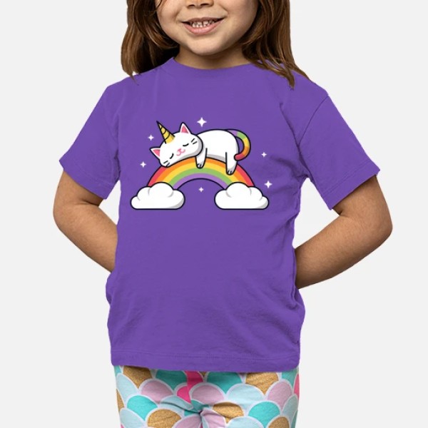 gato unicornio tomando una siesta